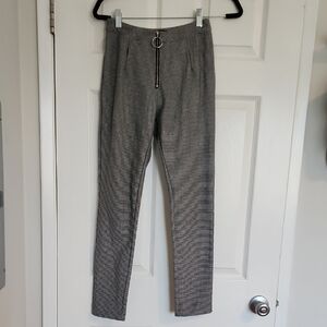 Small, Gray Hounstooth Skinny Pants